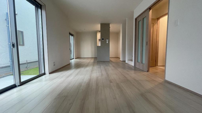 【居間・リビング】 | 八尾市長池町2丁目　【D号棟/全5棟】 | 【LDK：ゆったり約18.62帖】