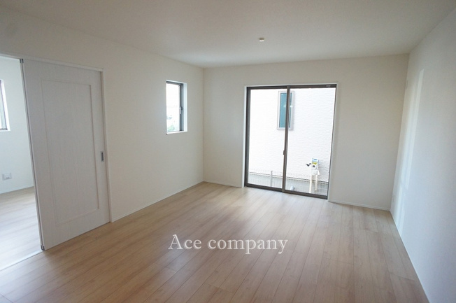 【居間・リビング】 | 八尾市長池町2丁目　【B号棟/全5棟】 | 【LDK：約15帖】