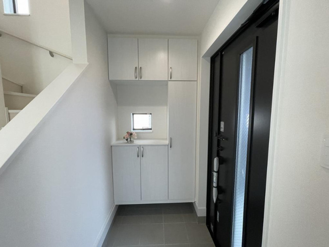 【玄関】 | 八尾市長池町2丁目　【E号棟/全5棟】 | 玄関断熱ドア☆TVモニターホン完備☆シューズボックス付きです♪