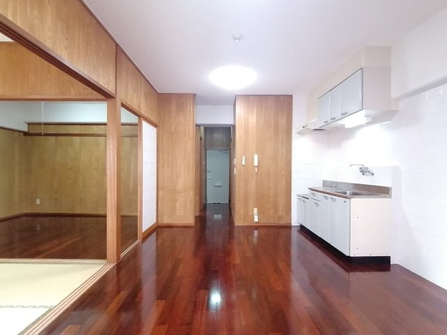 那覇ニュータウン大和の居間・リビング|※別部屋の写真の為、現状と異なる場合が御座います。