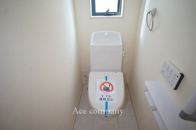 【トイレ】 | 東大阪市大蓮北4丁目　【4号棟/全5棟】 | トイレは1階と2階の2ヶ所に完備♪ともに同仕様のシャワートイレです☆