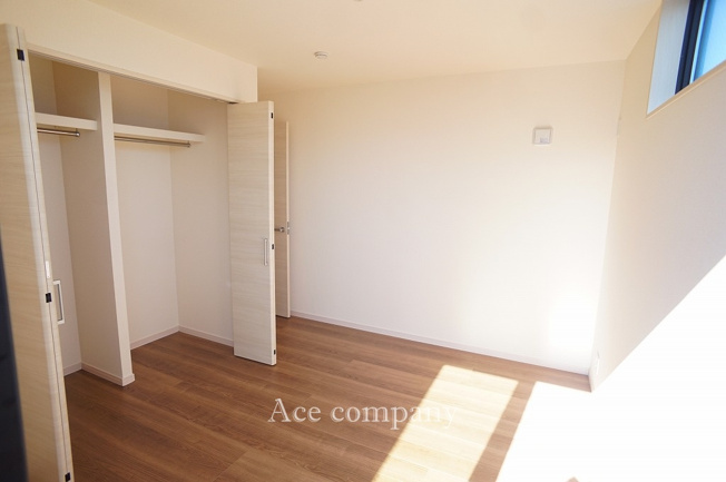 【子供部屋】 | 東大阪市大蓮北4丁目　【4号棟/全5棟】 | 【3階：洋室5.75帖】大容量のクローゼット完備です！