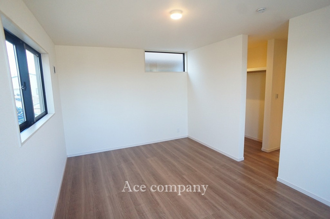 【寝室】 | 東大阪市大蓮北4丁目　【4号棟/全5棟】 | 【3階：広々洋室9.5帖！】ウォークインクローク完備です！