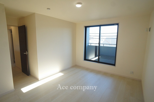 【寝室】 | 東大阪市大蓮北4丁目　【5号棟/全5棟】 | 【3階：ゆったり洋室8.63帖♪】バルコニーに面したお部屋です☆