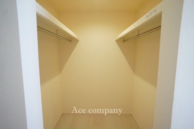 【収納】 | 東大阪市大蓮北4丁目　【5号棟/全5棟】 | 1階、廊下に大容量のウォークインクローゼットあります！床下収納付きです♪