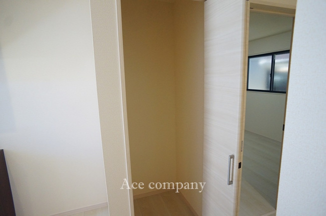 【収納】 | 東大阪市大蓮北4丁目　【5号棟/全5棟】 | 1階、廊下の物入収納です♪