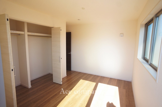 【子供部屋】 | 東大阪市大蓮北4丁目　【3号棟/全5棟】 | 【3階：洋室6.5帖】大容量のクローゼット完備です！