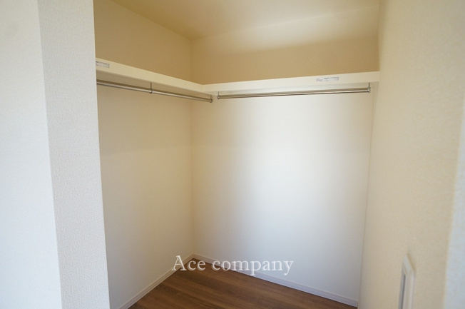 【収納】 | 東大阪市大蓮北4丁目　【3号棟/全5棟】 | 【3階：ゆったり洋室8.5帖♪】ウォークインクローク内です♪