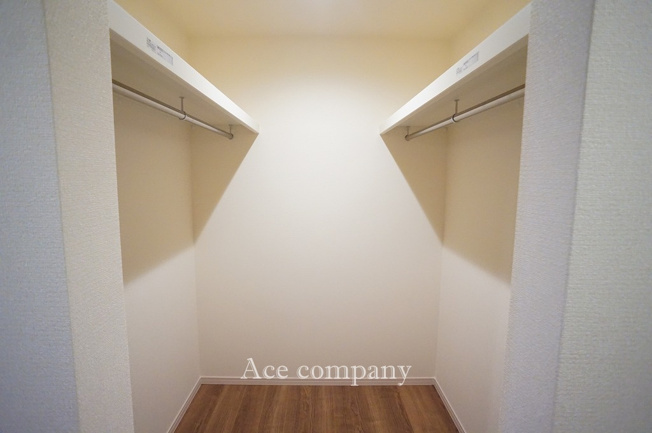 【収納】 | 東大阪市大蓮北4丁目　【3号棟/全5棟】 | 1階、廊下に大容量のウォークインクローゼットあります！床下収納付きです♪