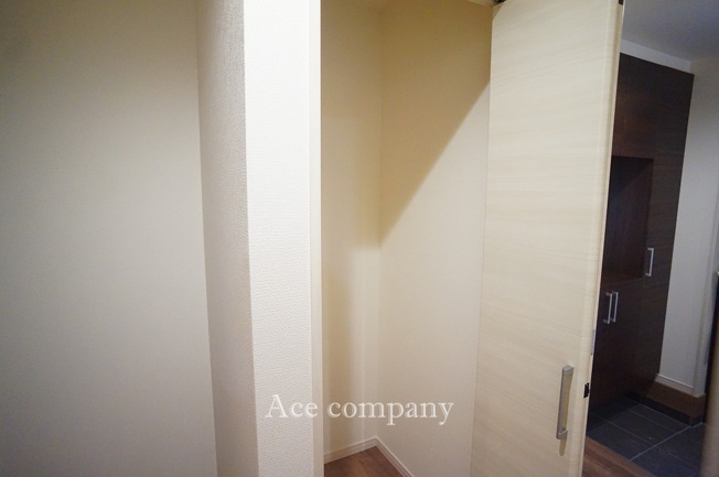 【収納】 | 東大阪市大蓮北4丁目　【3号棟/全5棟】 | 1階、廊下の物入収納です♪