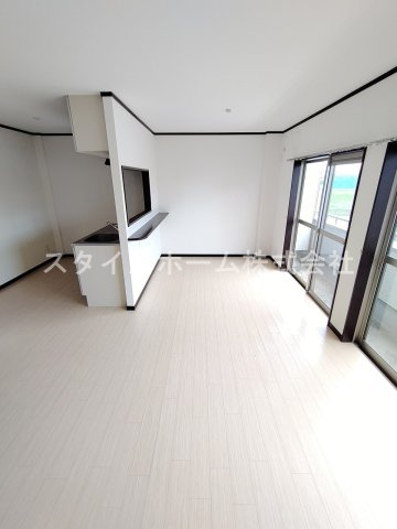 ハイステージ12Aの居間・リビング|同建物内別部屋の写真です。