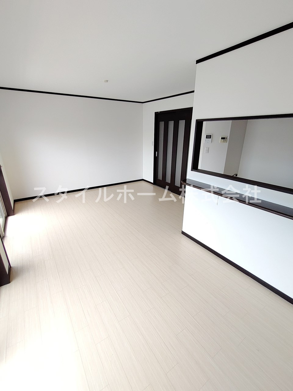 ハイステージ12Aの居間・リビング|同建物内別部屋の写真です。