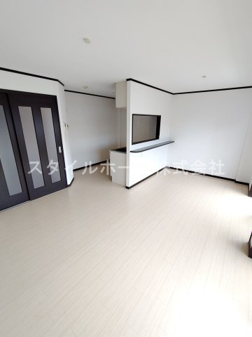 ハイステージ12Aの居間・リビング|同建物内別部屋の写真です。