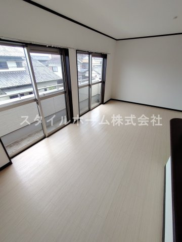 ハイステージ12Aの居間・リビング|同建物内別部屋の写真です。