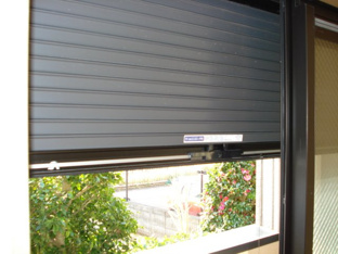 窓シャッター