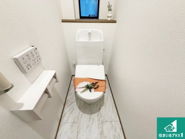 大阪市東住吉区杭全　新築一戸建てのトイレ|1・2階の2ヶ所にあるので、朝の忙しい時間の順番待ちもなく、深夜の利用にも大変便利です。