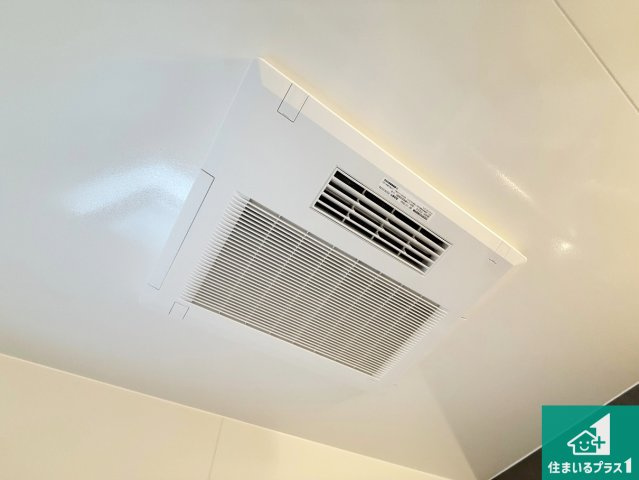 大阪市東住吉区杭全　新築一戸建ての冷暖房・空調設備|四季を通して快適なバスライフをお手伝いする浴室暖房乾燥機！浴室の乾燥・暖房・涼風・換気はもちろん、２４時間換気にも対応！
