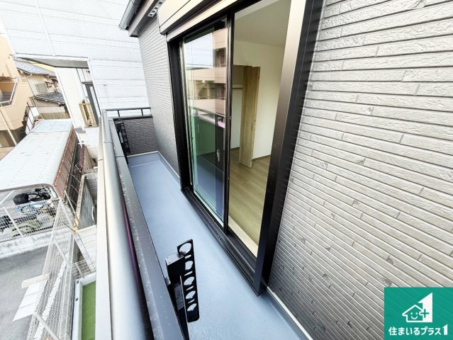 大阪市東住吉区杭全　新築一戸建てのバルコニー|ワイドバルコニーは洗濯物を干すスペースが広いのでご家族が多くても安心！