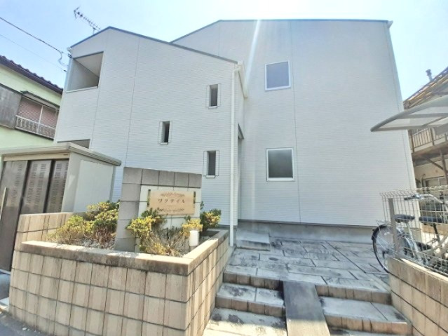 落ち着いた雰囲気の外観です