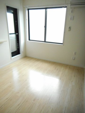 ゆったりした洋室です