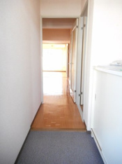 毎日通る玄関はこちらです