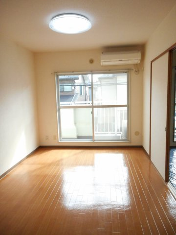 広々とした洋室です