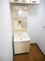 独立洗面台あり、毎朝おしゃれに忙しい女性の方におすすめです