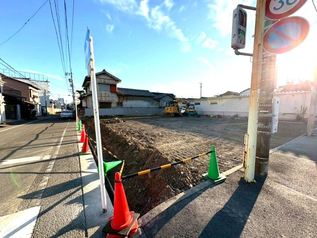 売土地　静岡市葵区末広町３区画分譲地の前面道路含む現地写真