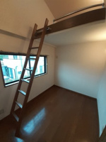 コンパクトで使いやすい洋室です