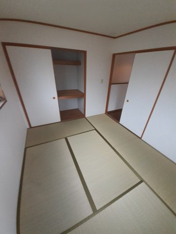 フローリングだけでなく、和室もあります