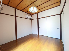 広くて明るい寝室