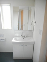 朝の身支度には欠かせない独立洗面化粧台