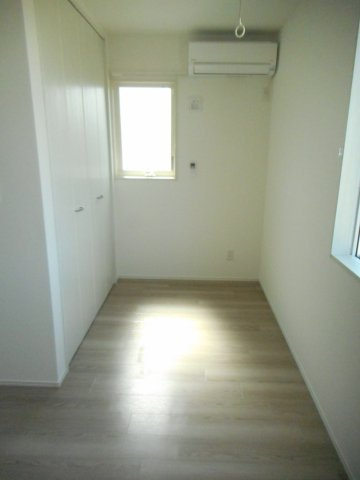 使い勝手のいい洋室です