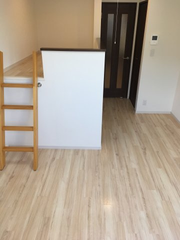 明るい色調の室内です