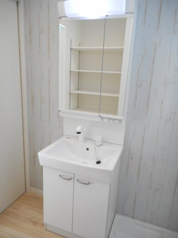 朝の身支度には欠かせない独立洗面化粧台