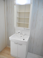 朝の身支度には欠かせない独立洗面化粧台