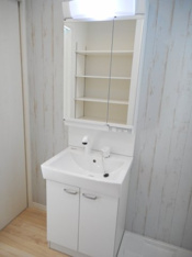 朝の身支度には欠かせない独立洗面化粧台