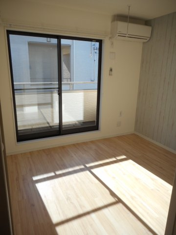 ゆったりした洋室です