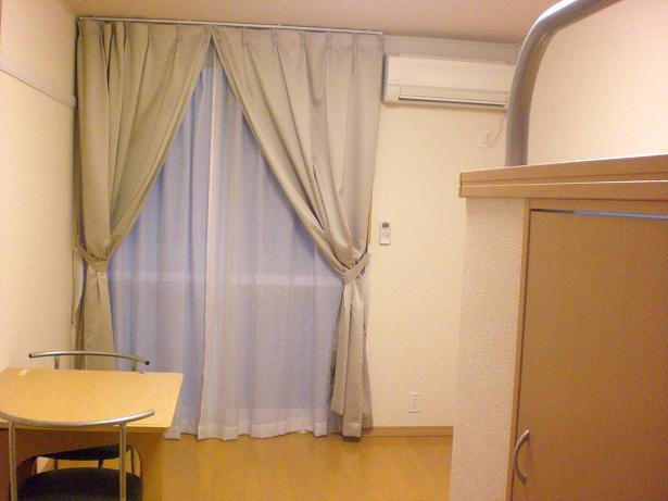 テーブルは折りたためます。