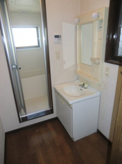 明るい洗面所です