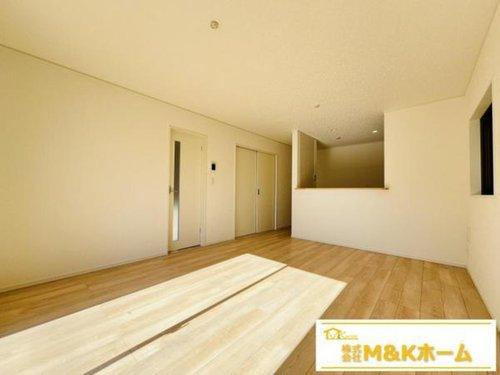 常滑市神明町1丁目　全3棟　2号棟の居間・リビング|LDK15帖　陽当り良好☆