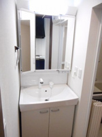 独立洗面台あり、毎朝おしゃれに忙しい女性の方におすすめです