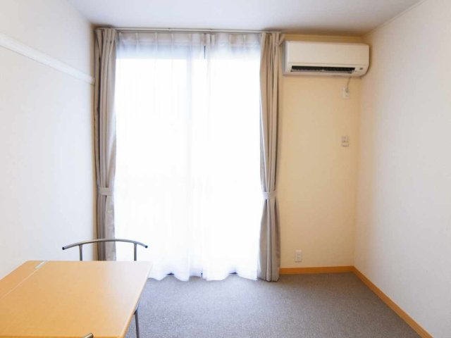 ゆったり過ごせる居間です