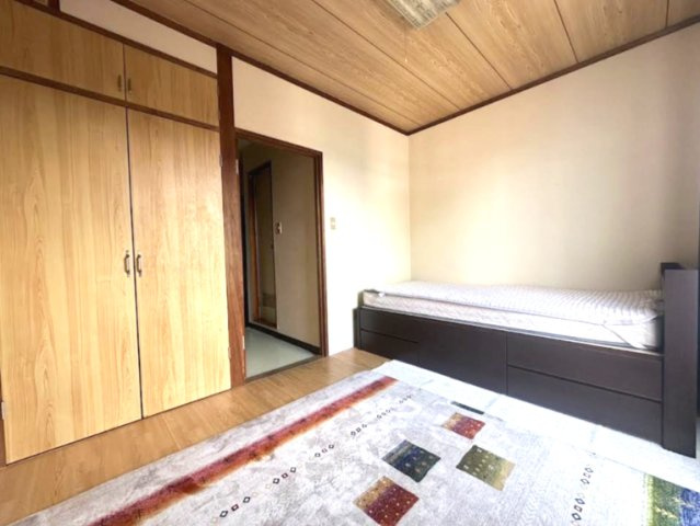 明るい色調の室内です