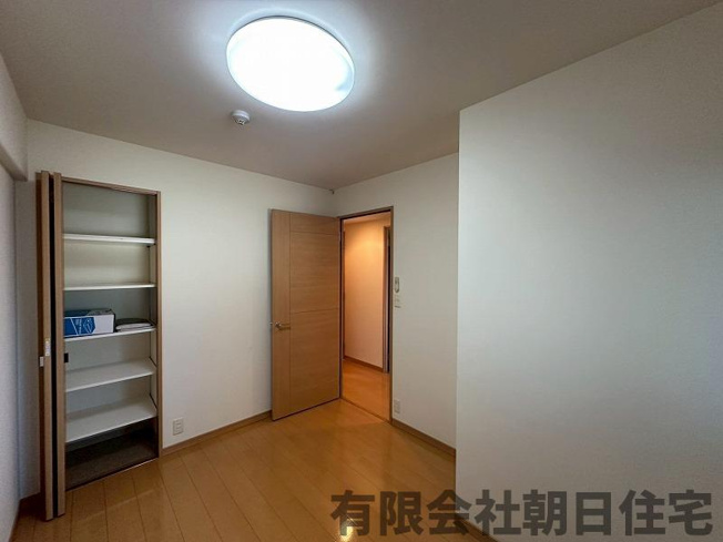 【洋室】 | サーパス島大前 | 玄関入って左側の洋室です