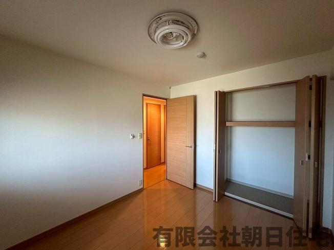 【洋室】 | サーパス島大前 | 玄関入って右側の洋室です