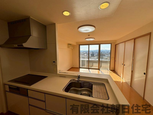 【キッチン】 | サーパス島大前 | キッチンからのリビングの景色です