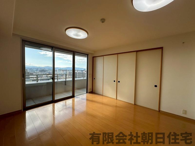 【居間・リビング】 | サーパス島大前 | 採光性の高いリビングです