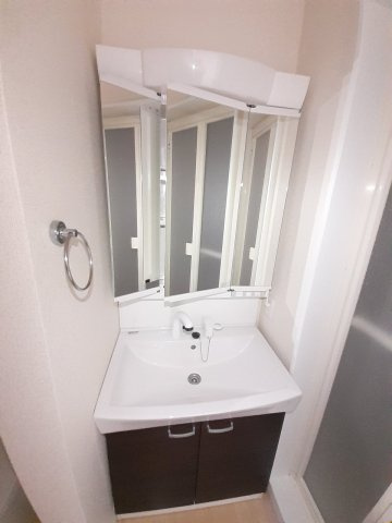 朝の支度にも助かる、独立の洗髪洗面化粧台