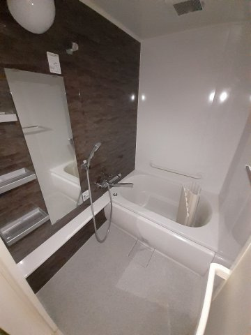 落ち着いた空間のお風呂です